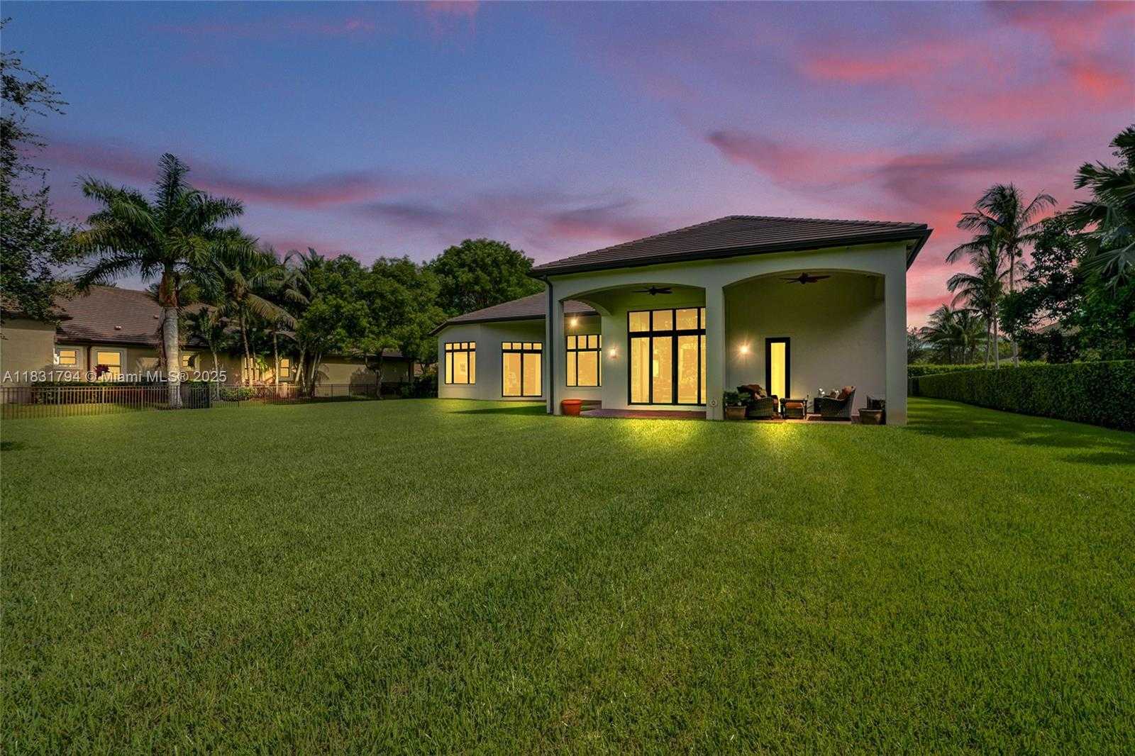 Small Image of 11056 BLACKHAWK BLVD, Davie Number 100