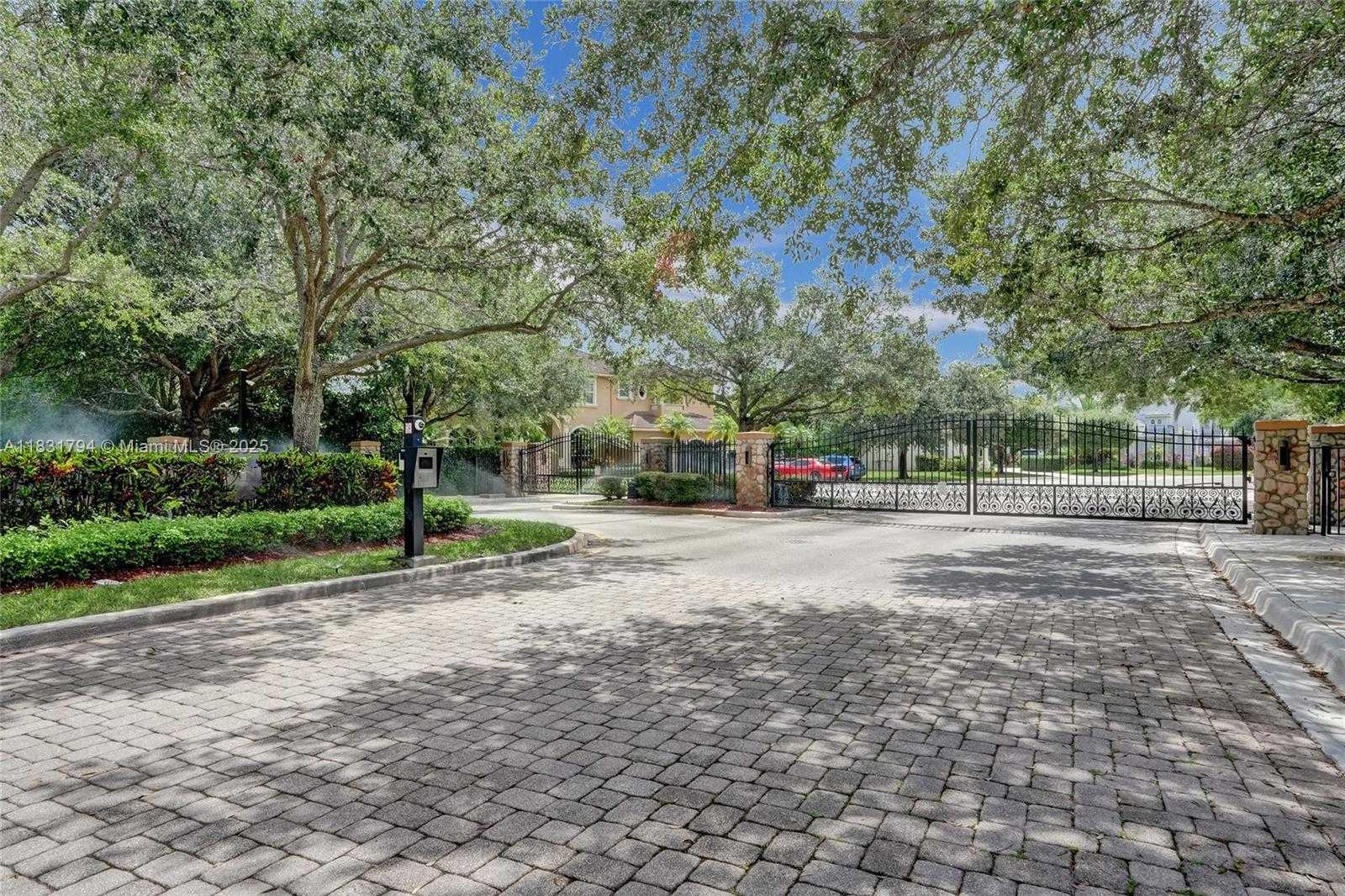 Small Image of 11056 BLACKHAWK BLVD, Davie Number 3