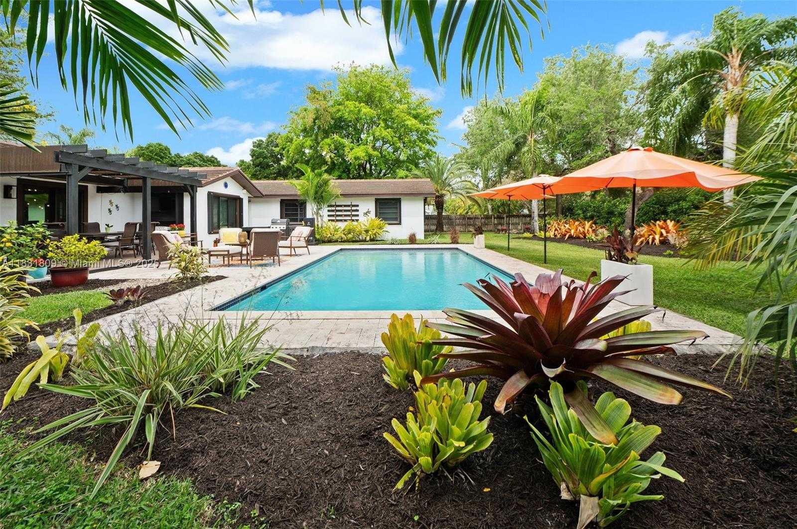 Small Image of 17605 SOUTH WEST 86TH AVE, Palmetto Bay Number 2