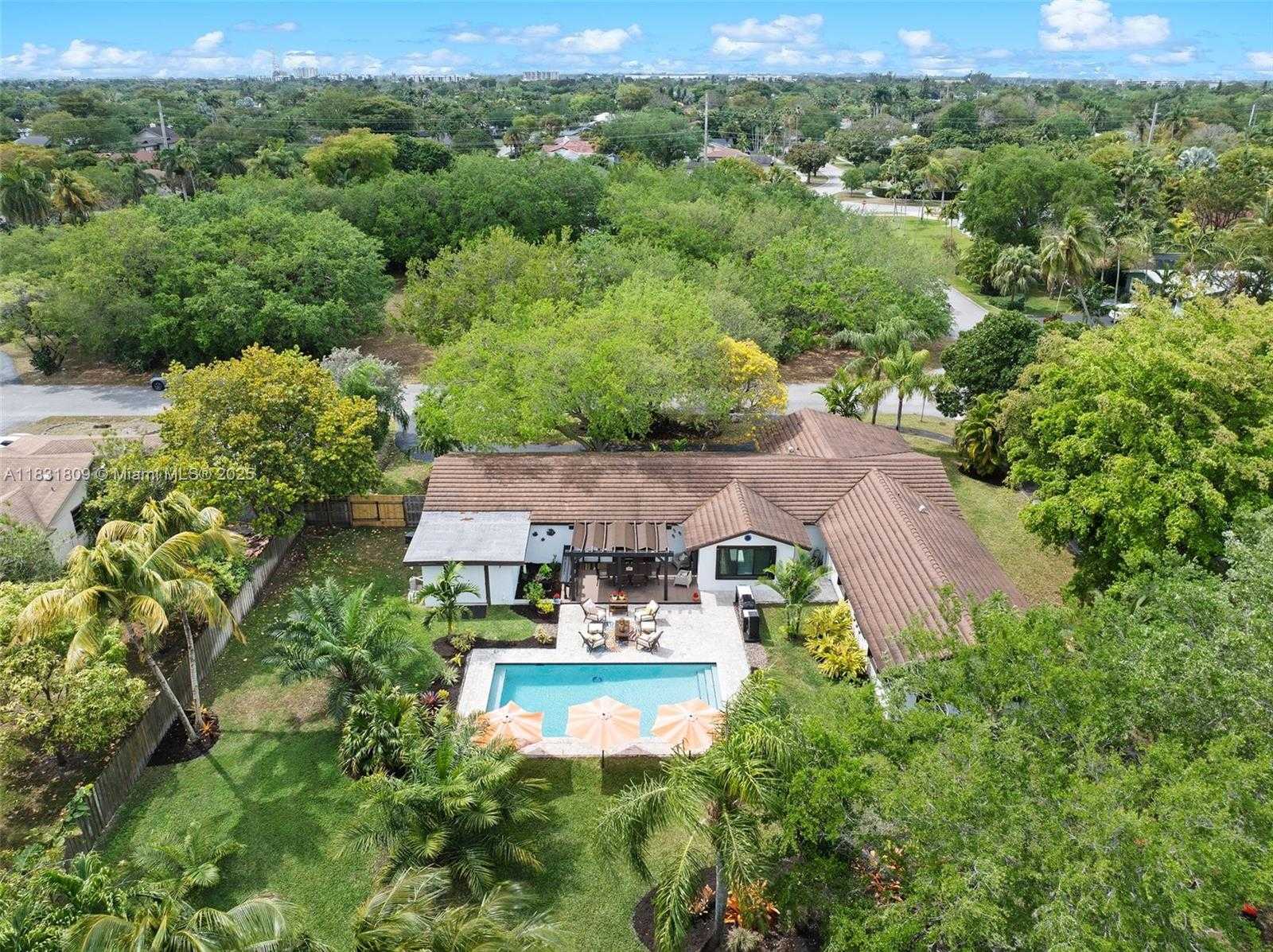 Small Image of 17605 SOUTH WEST 86TH AVE, Palmetto Bay Number 26