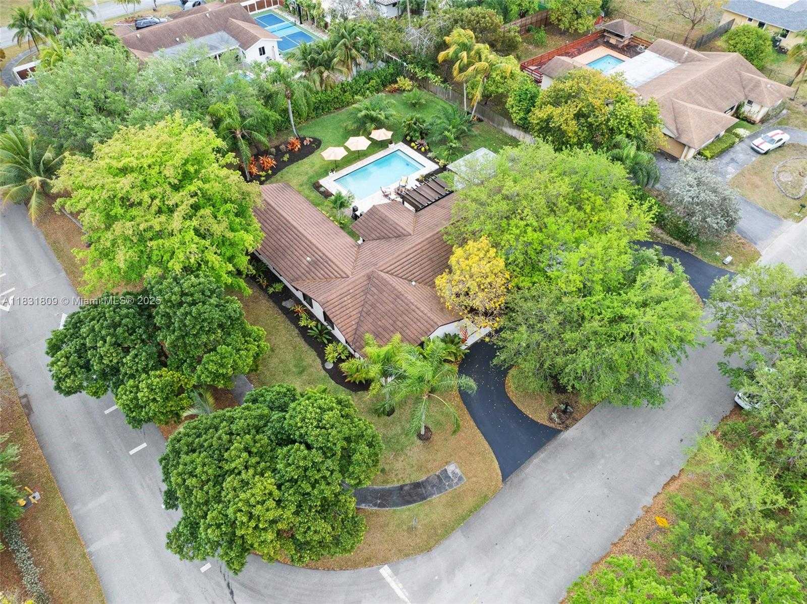 Small Image of 17605 SOUTH WEST 86TH AVE, Palmetto Bay Number 43