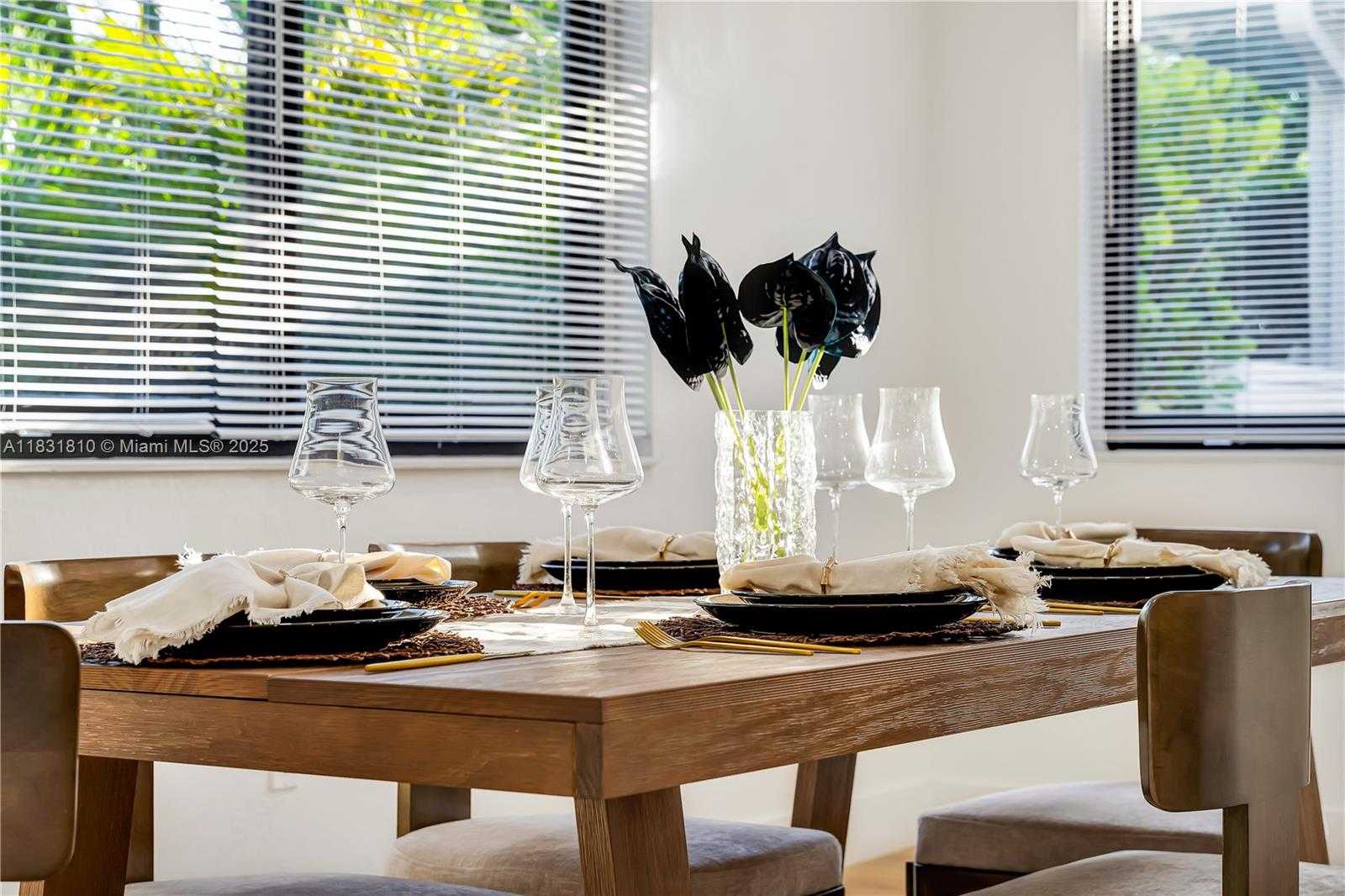 Small Image of 432 SEVILLA AVE, Coral Gables Number 11