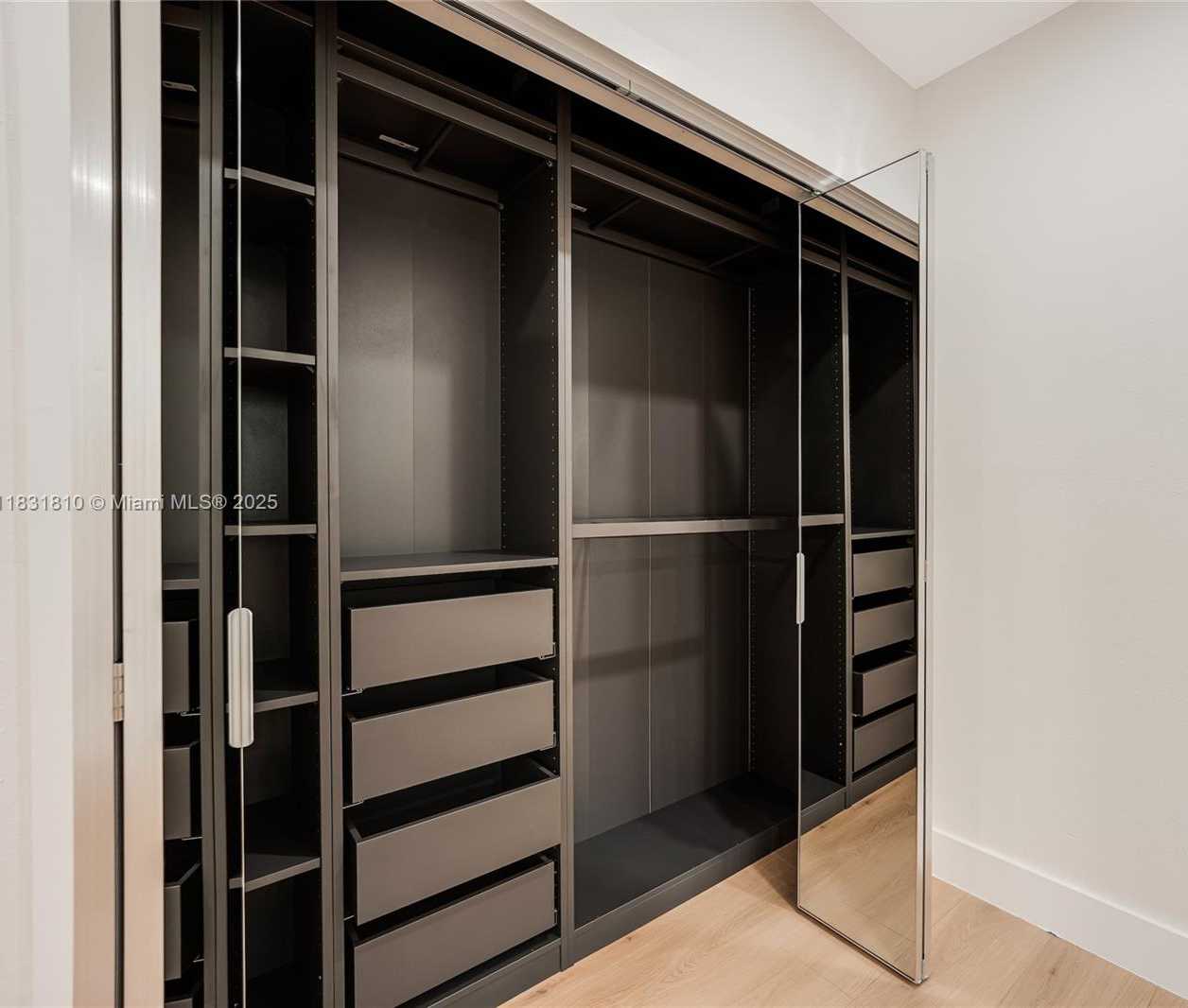 Small Image of 432 SEVILLA AVE, Coral Gables Number 32