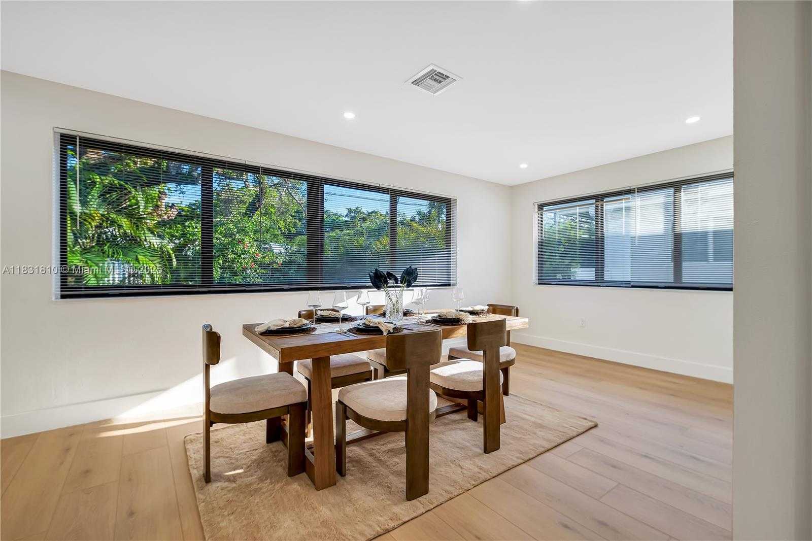 Small Image of 432 SEVILLA AVE, Coral Gables Number 8