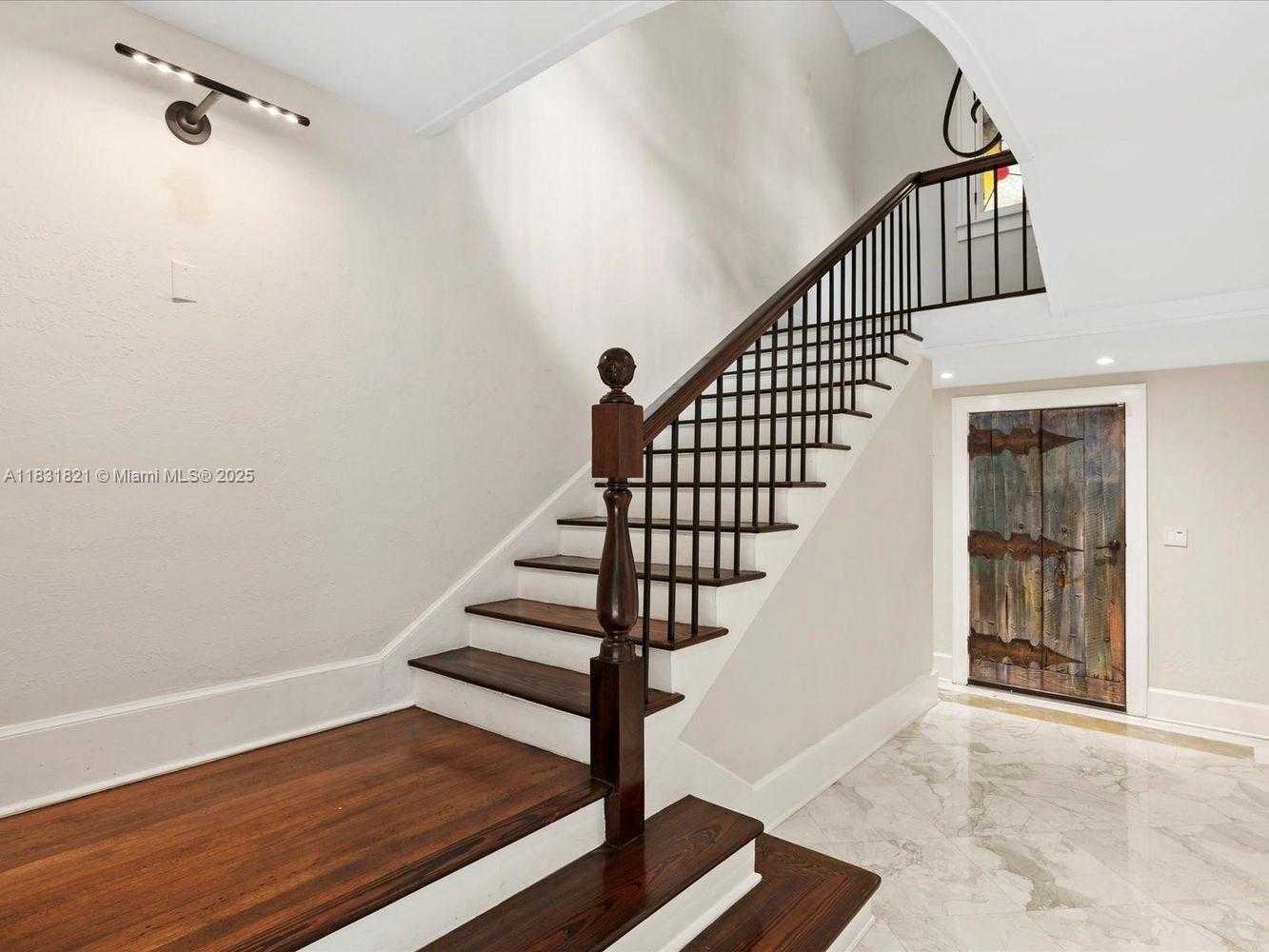 Small Image of 1006 SOUTH GREENWAY DR, Coral Gables Number 13