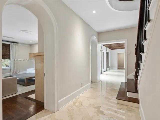 Small Image of 1006 SOUTH GREENWAY DR, Coral Gables Number 14