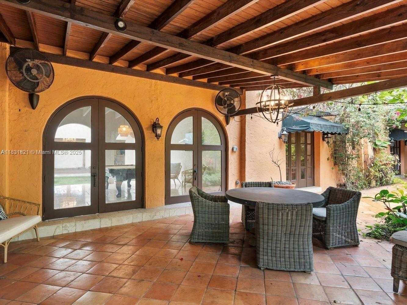 Small Image of 1006 SOUTH GREENWAY DR, Coral Gables Number 15
