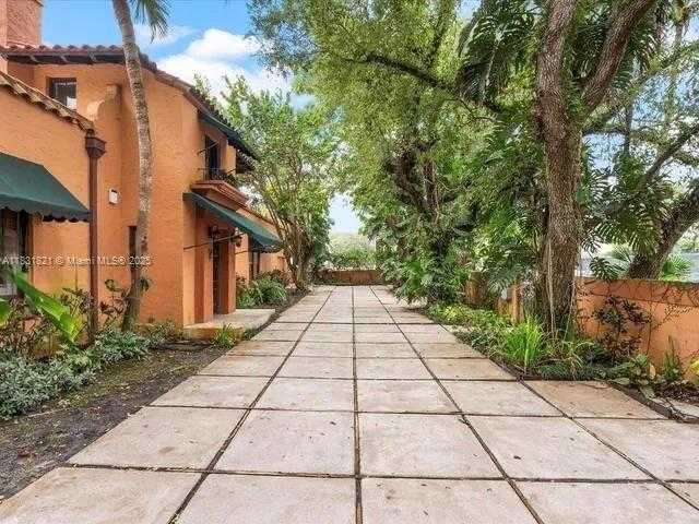 Small Image of 1006 SOUTH GREENWAY DR, Coral Gables Number 18