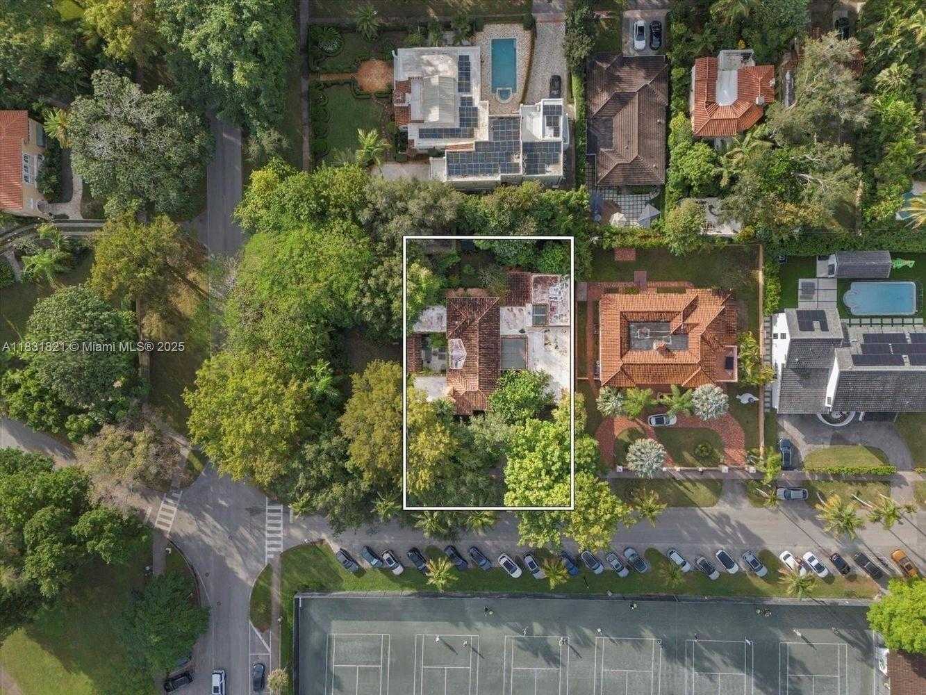 Small Image of 1006 SOUTH GREENWAY DR, Coral Gables Number 19