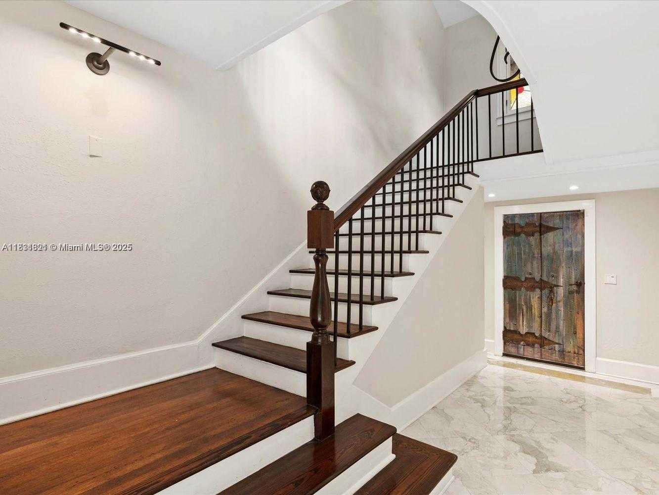 Small Image of 1006 SOUTH GREENWAY DR, Coral Gables Number 20