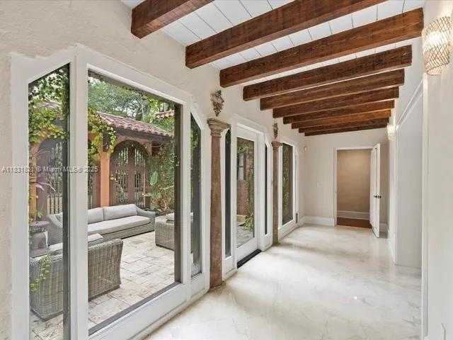 Small Image of 1006 SOUTH GREENWAY DR, Coral Gables Number 5