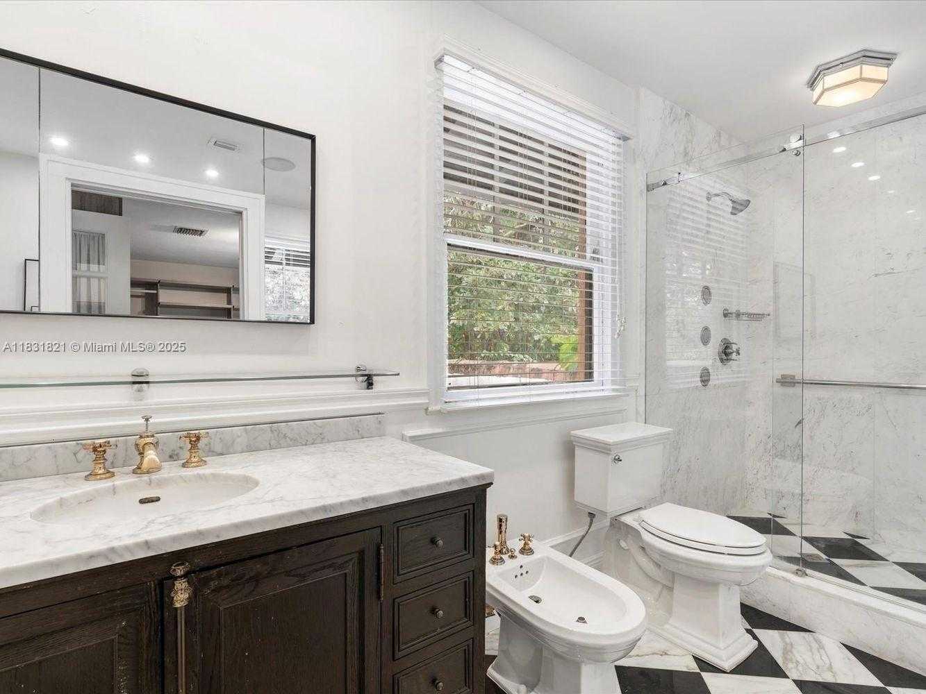 Small Image of 1006 SOUTH GREENWAY DR, Coral Gables Number 6