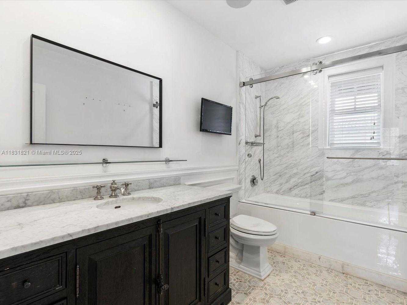 Small Image of 1006 SOUTH GREENWAY DR, Coral Gables Number 9