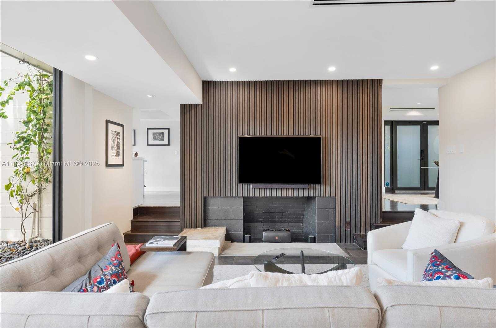 Small Image of 1548 BIARRITZ DR, Miami Beach Number 10