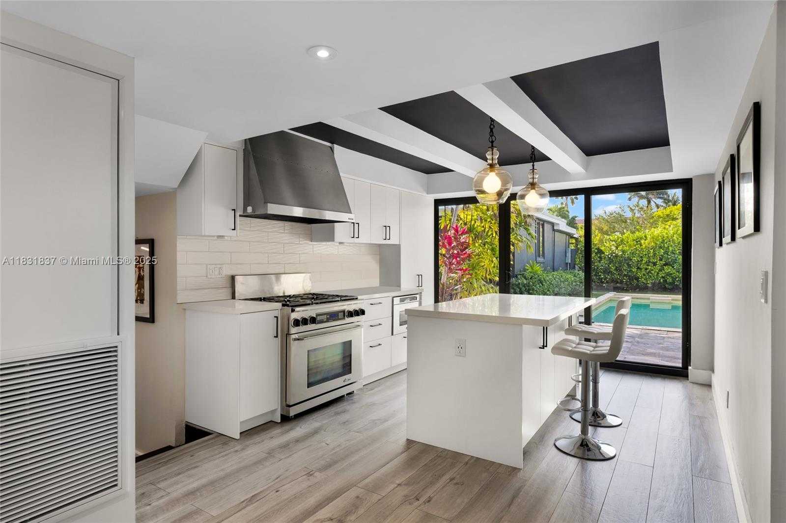 Small Image of 1548 BIARRITZ DR, Miami Beach Number 2
