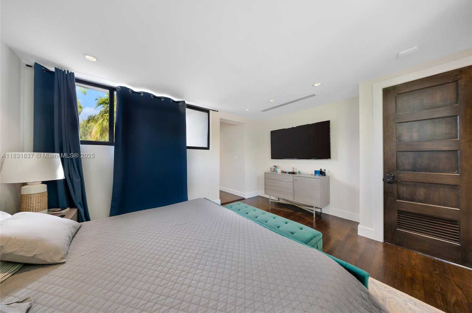Small Image of 1548 BIARRITZ DR, Miami Beach Number 25