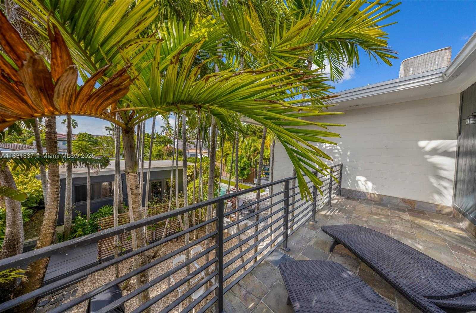 Small Image of 1548 BIARRITZ DR, Miami Beach Number 31