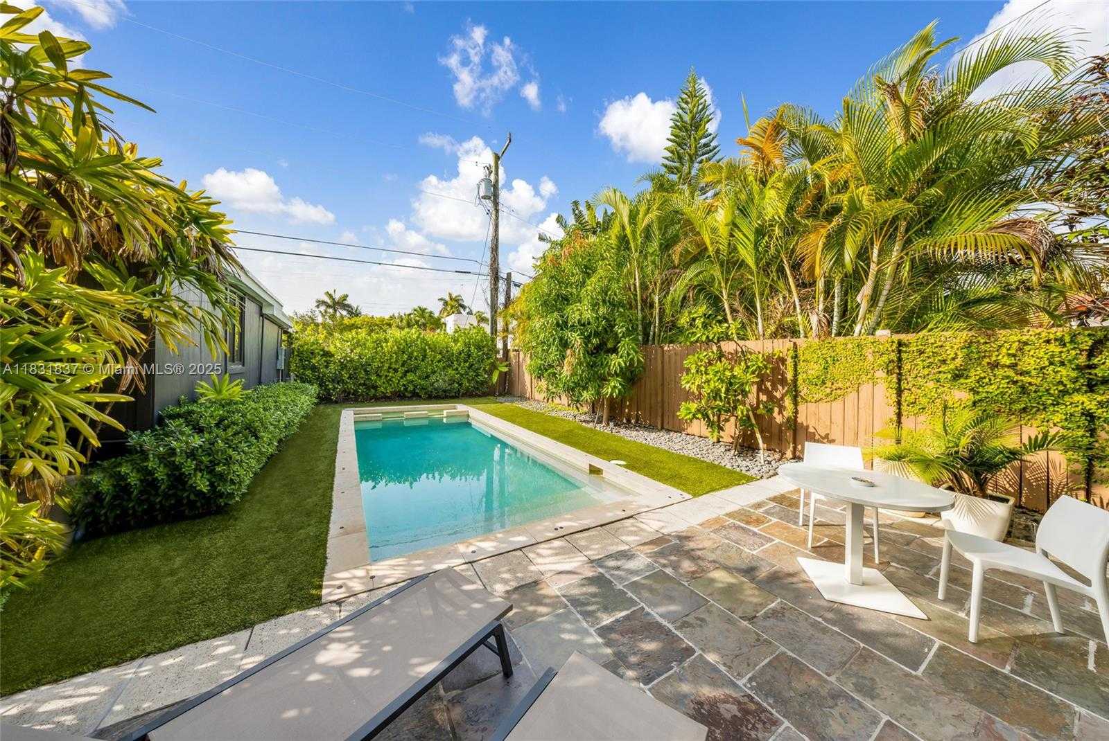Small Image of 1548 BIARRITZ DR, Miami Beach Number 37