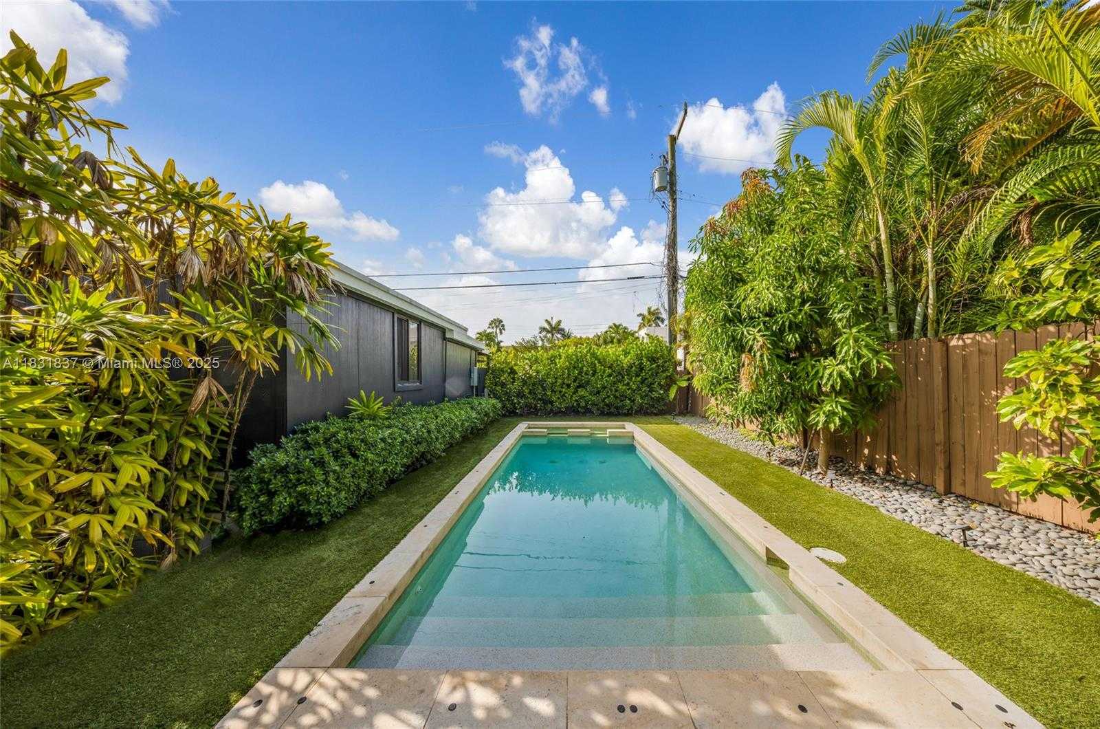 Small Image of 1548 BIARRITZ DR, Miami Beach Number 38