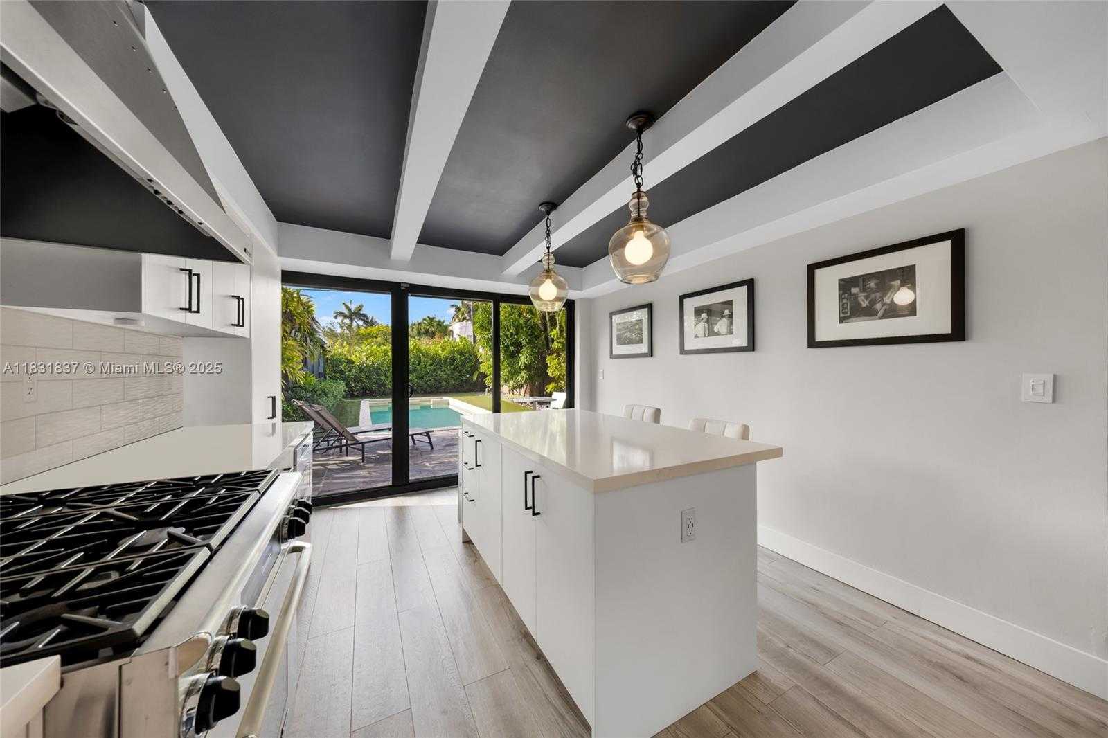 Small Image of 1548 BIARRITZ DR, Miami Beach Number 4