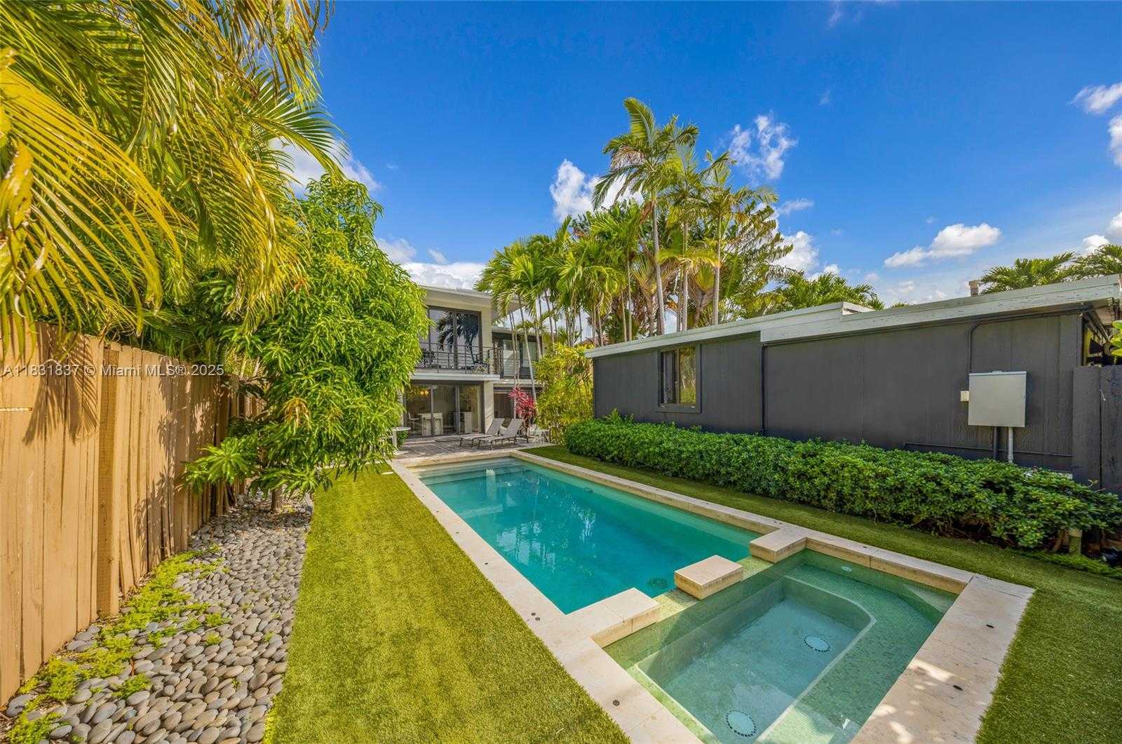 Small Image of 1548 BIARRITZ DR, Miami Beach Number 40
