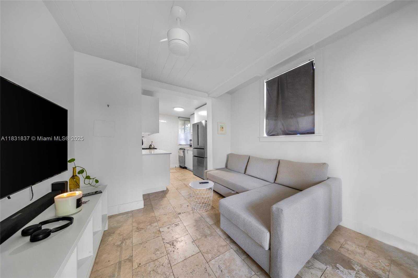Small Image of 1548 BIARRITZ DR, Miami Beach Number 44