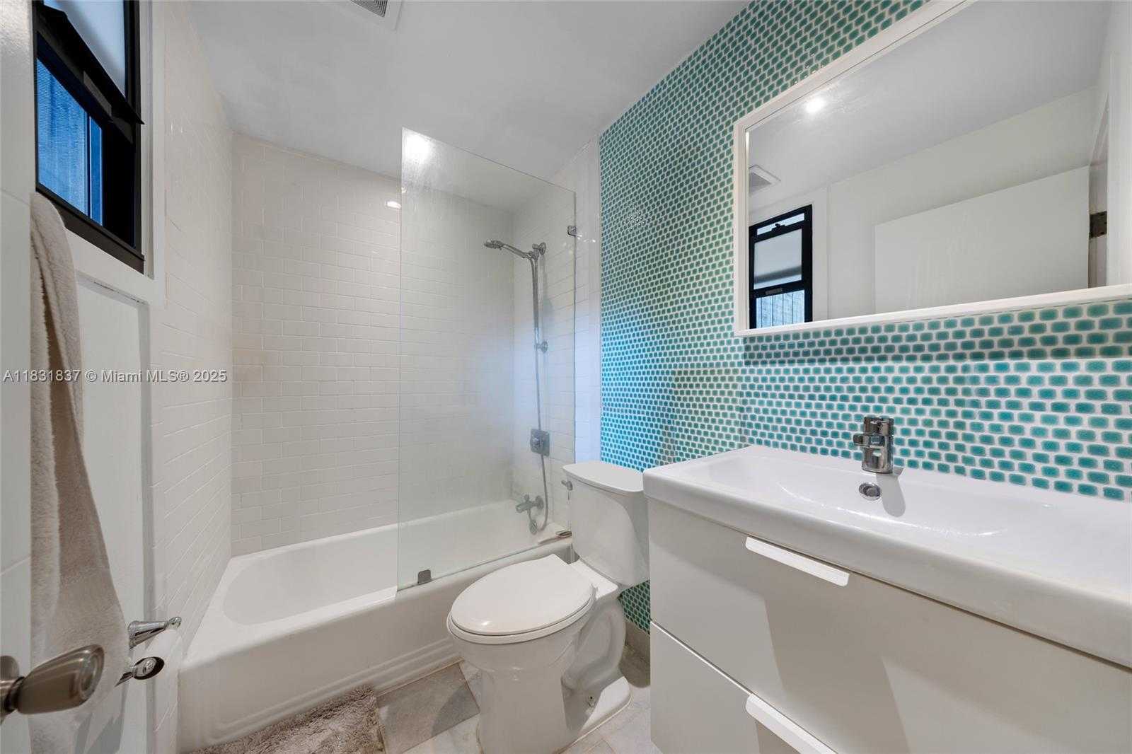 Small Image of 1548 BIARRITZ DR, Miami Beach Number 45