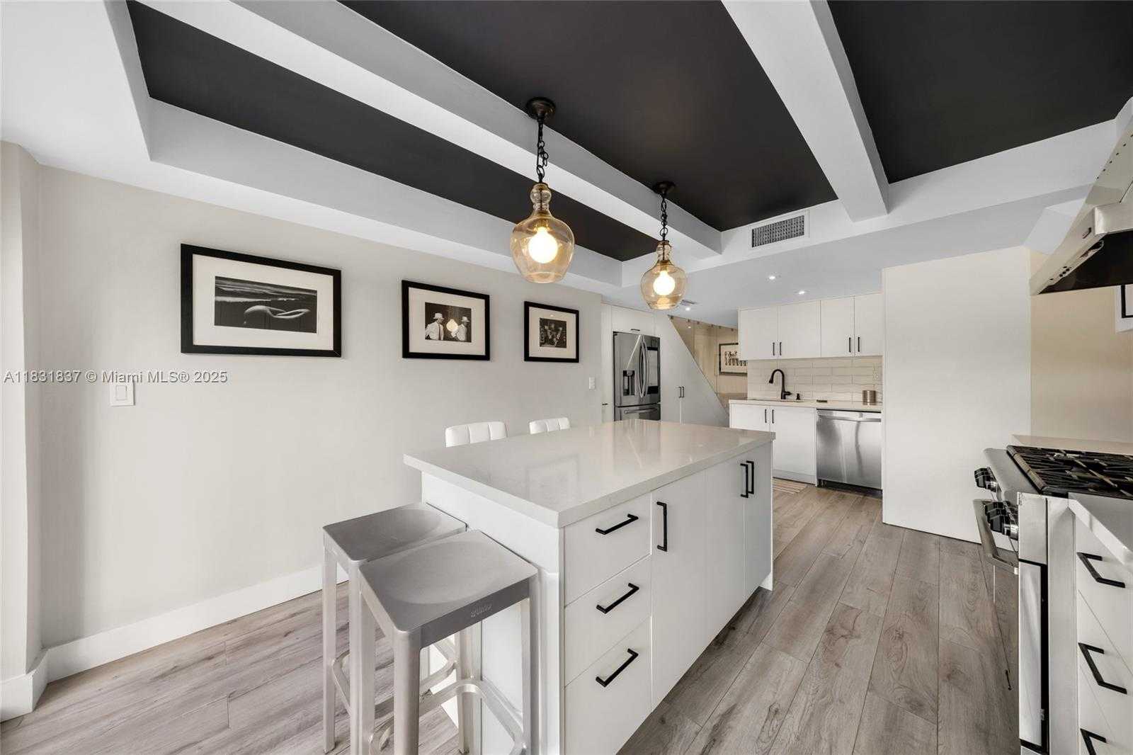 Small Image of 1548 BIARRITZ DR, Miami Beach Number 5
