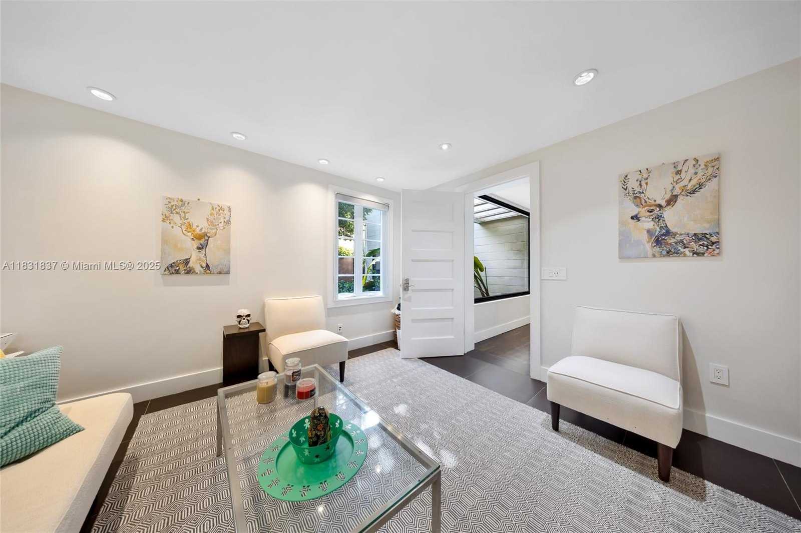Small Image of 1548 BIARRITZ DR, Miami Beach Number 6