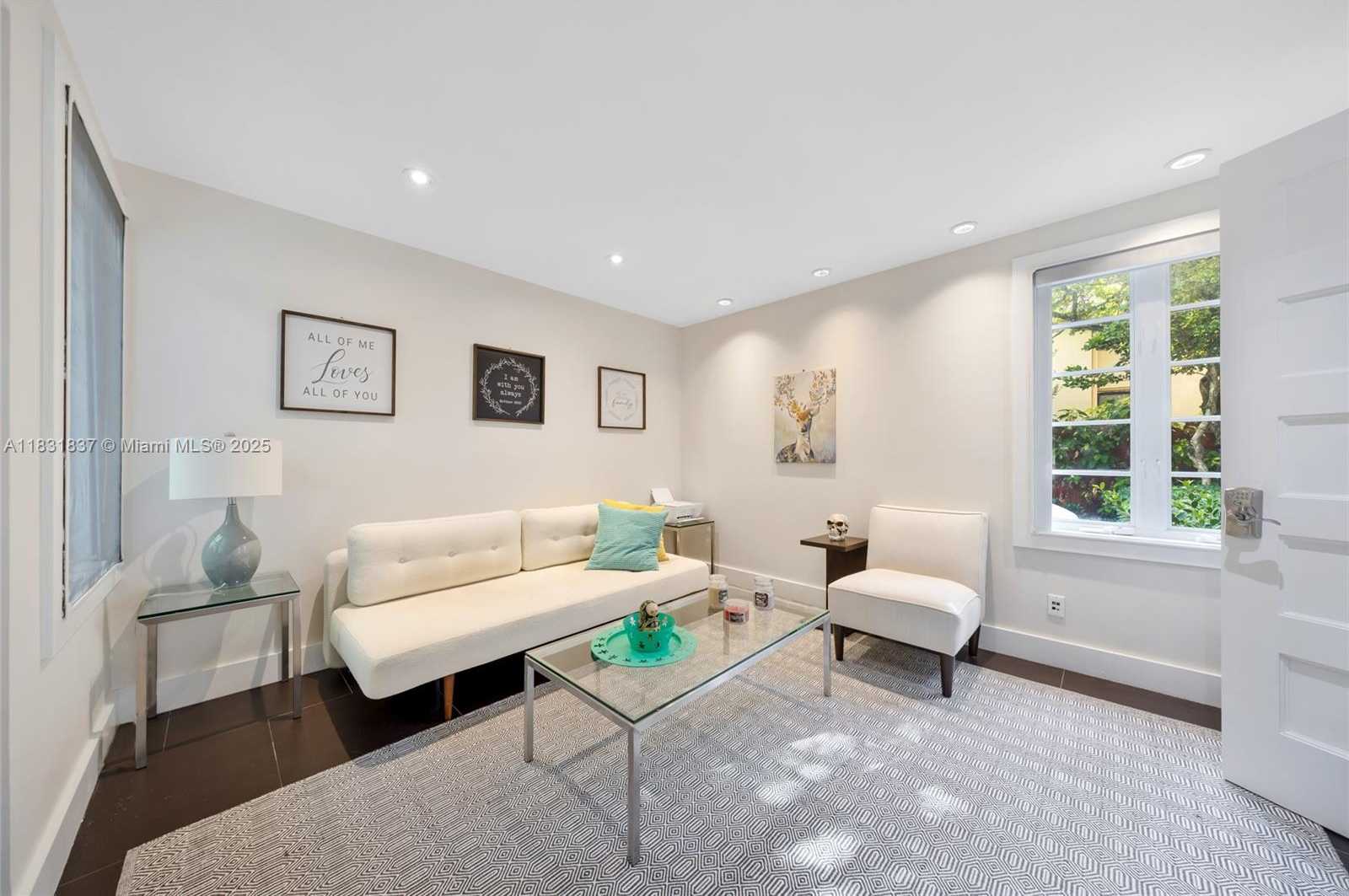 Small Image of 1548 BIARRITZ DR, Miami Beach Number 7