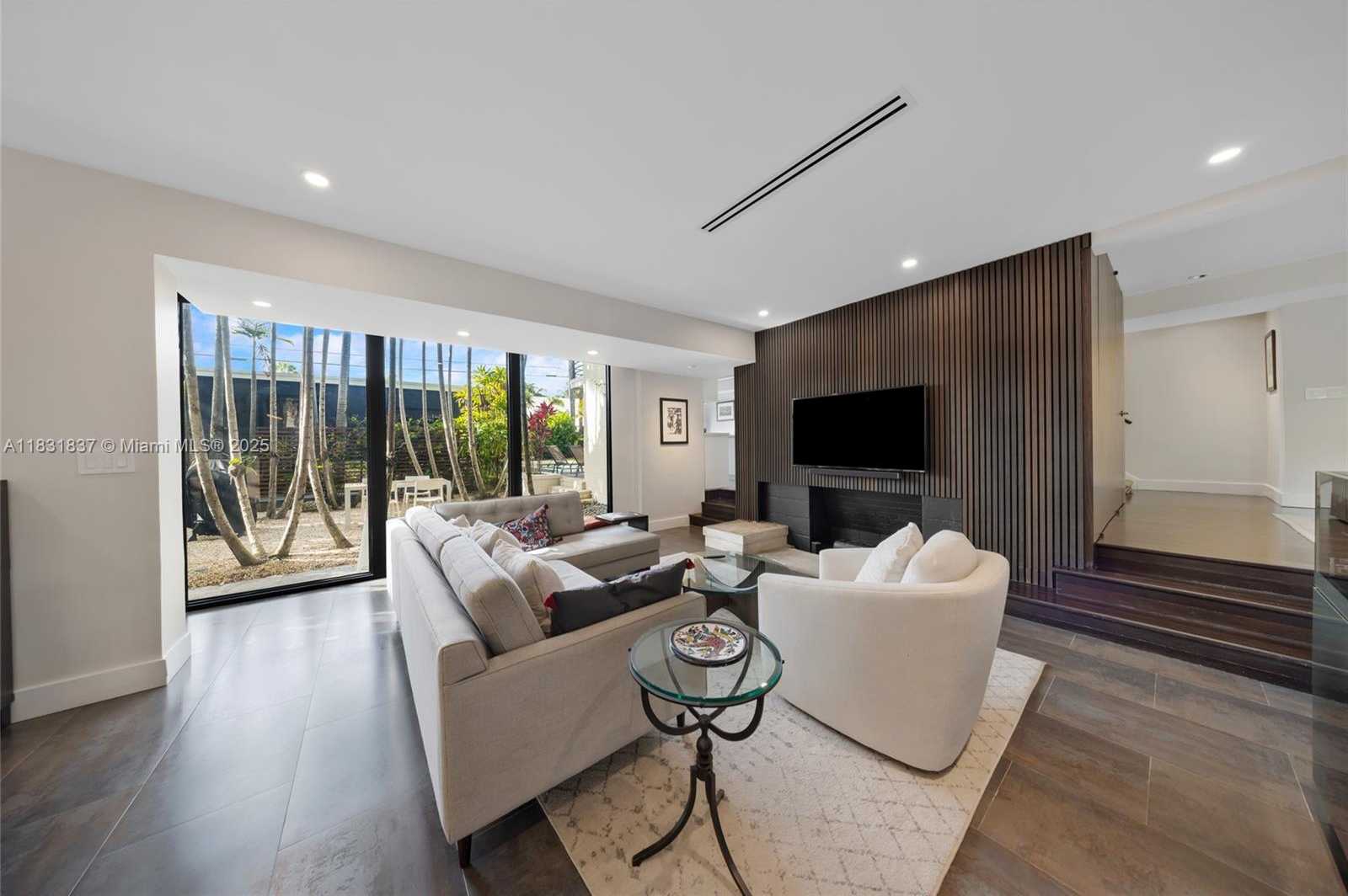 Small Image of 1548 BIARRITZ DR, Miami Beach Number 8