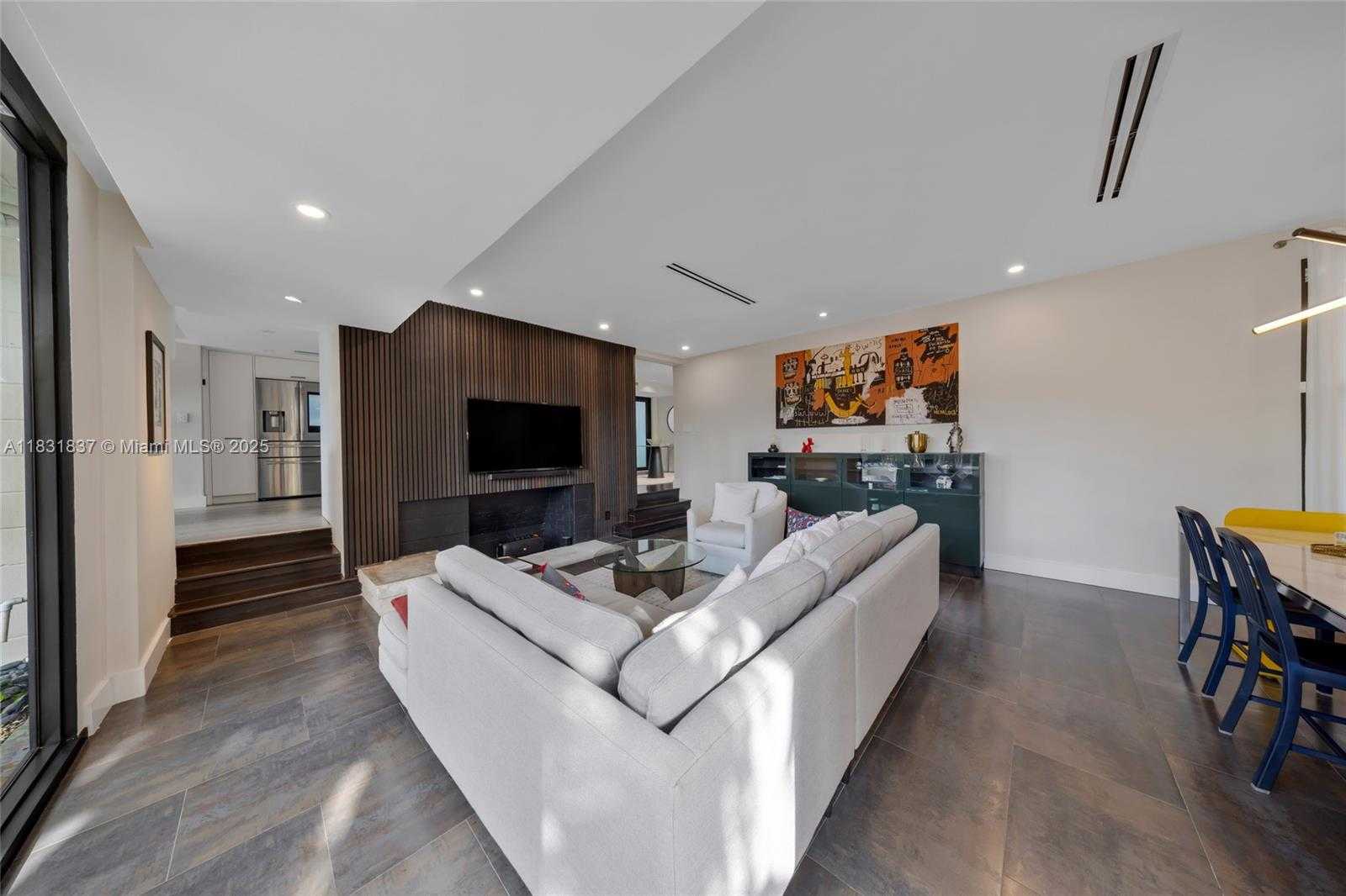 Small Image of 1548 BIARRITZ DR, Miami Beach Number 9