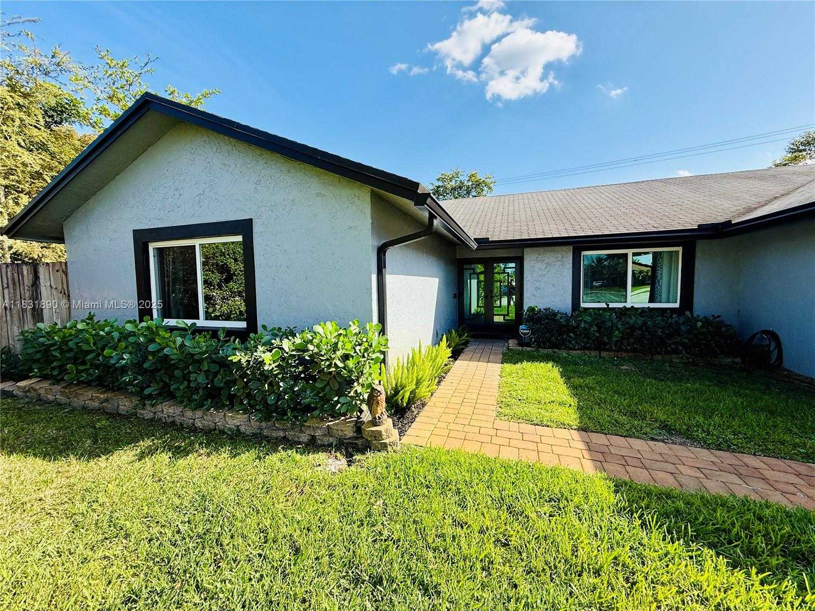 Small Image of 2980 SOUTH WEST 82ND WAY, Davie Number 2
