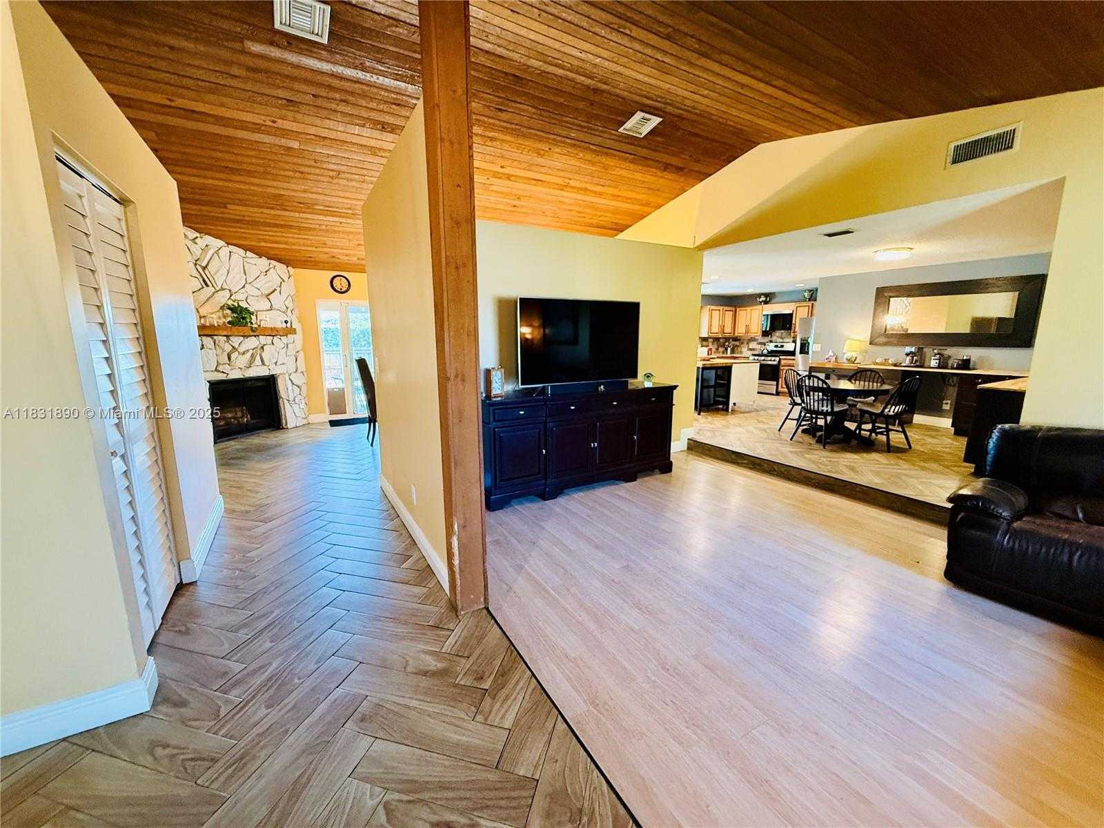 Small Image of 2980 SOUTH WEST 82ND WAY, Davie Number 3