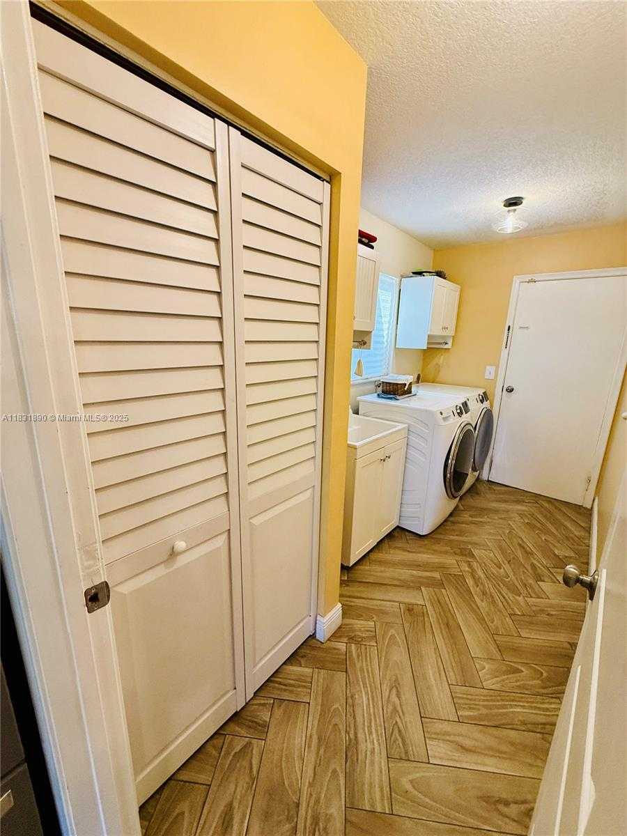 Small Image of 2980 SOUTH WEST 82ND WAY, Davie Number 36