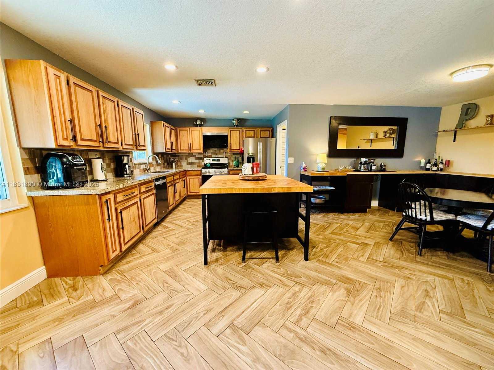 Small Image of 2980 SOUTH WEST 82ND WAY, Davie Number 8