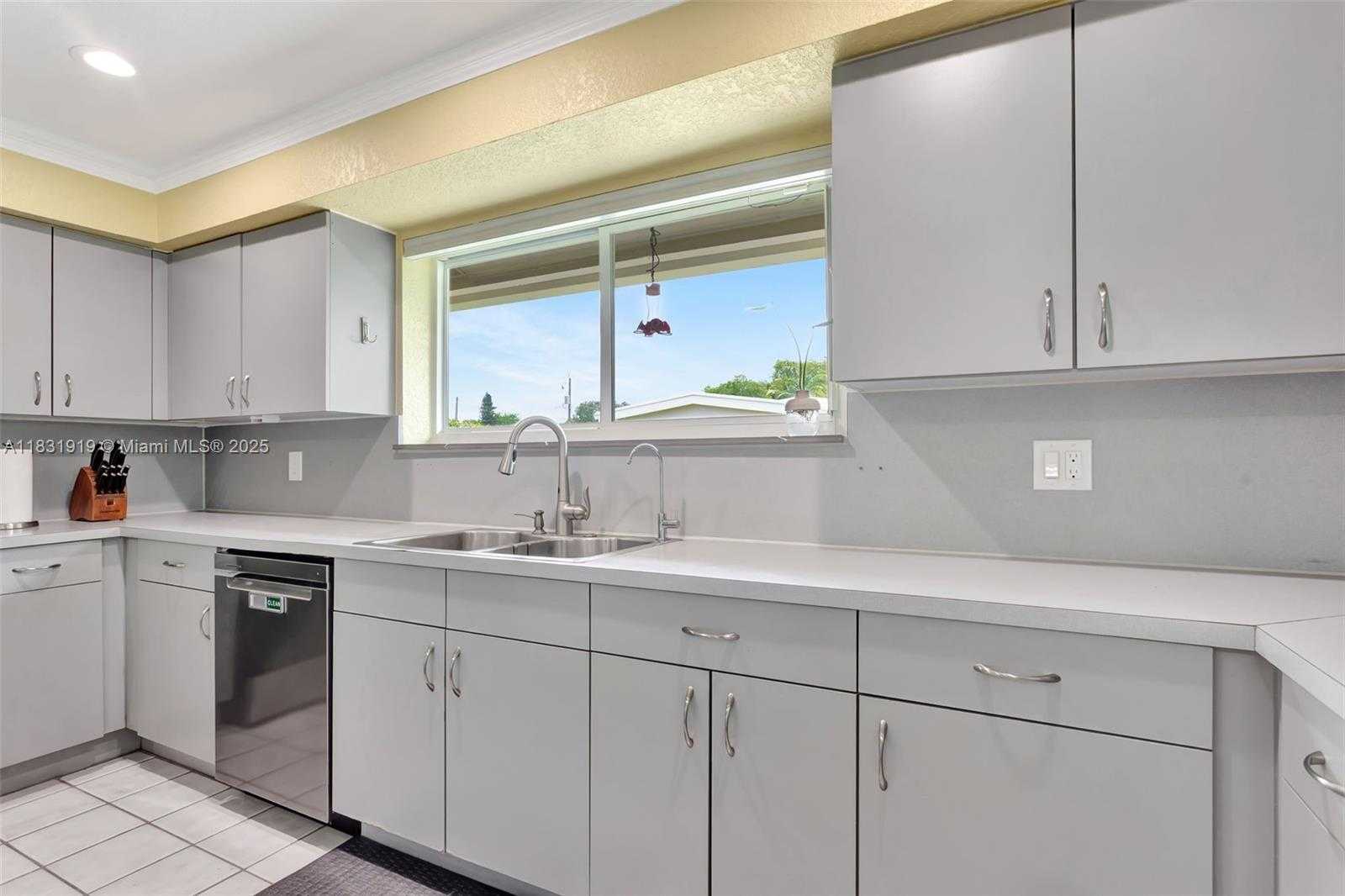 Small Image of 14100 SOUTH WEST 21ST ST, Davie Number 15