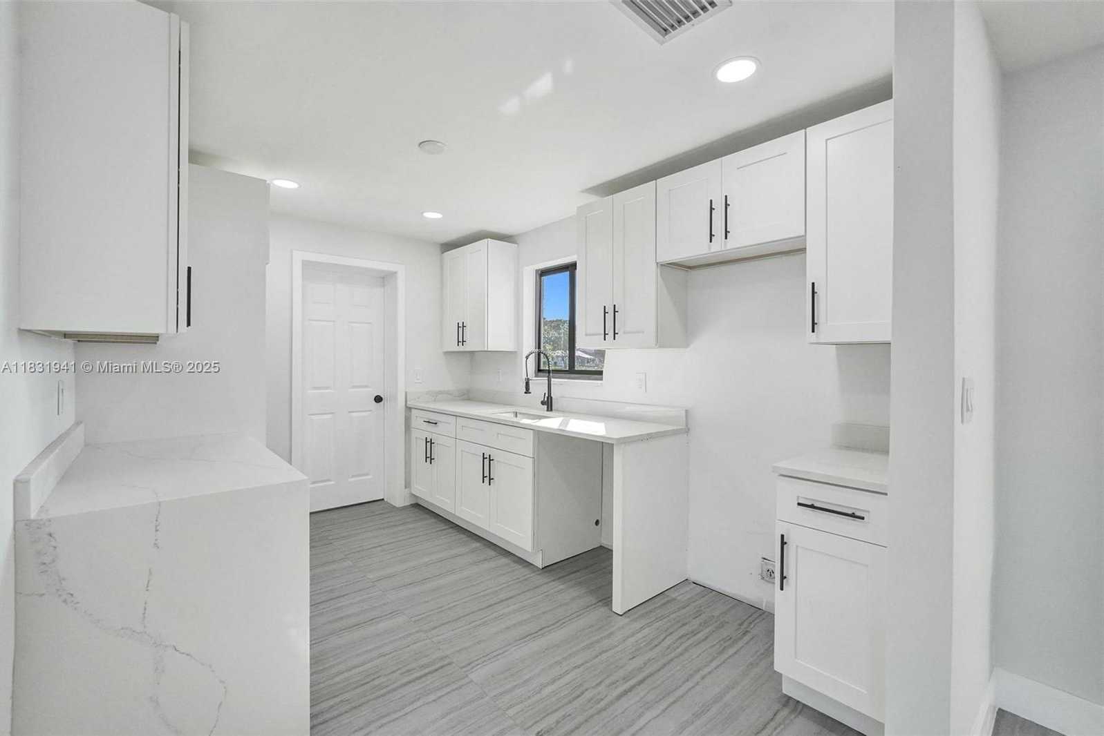 Small Image of 212 SOUTH WEST 11TH AVE, Dania Beach Number 10