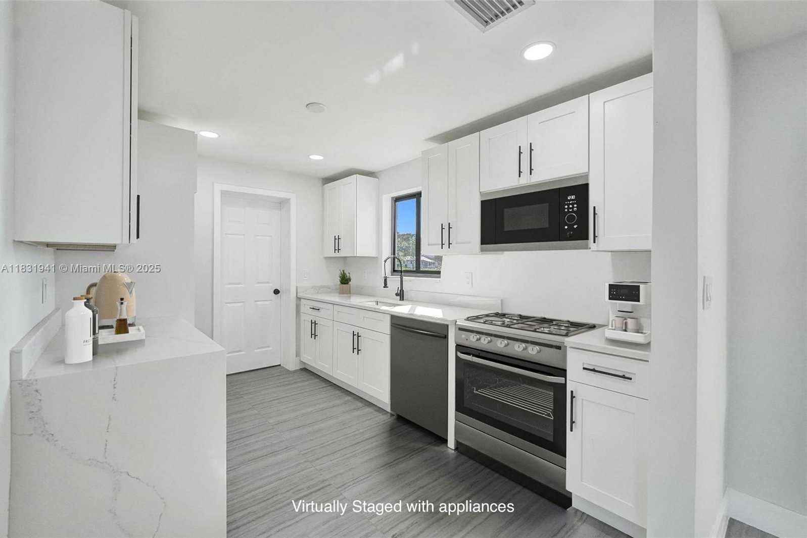 Small Image of 212 SOUTH WEST 11TH AVE, Dania Beach Number 9