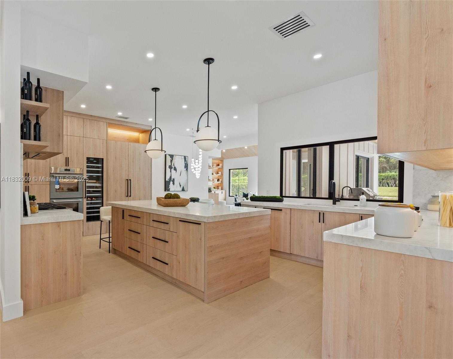 Small Image of 1761 BREAKERS WEST BLVD, West Palm Beach Number 12