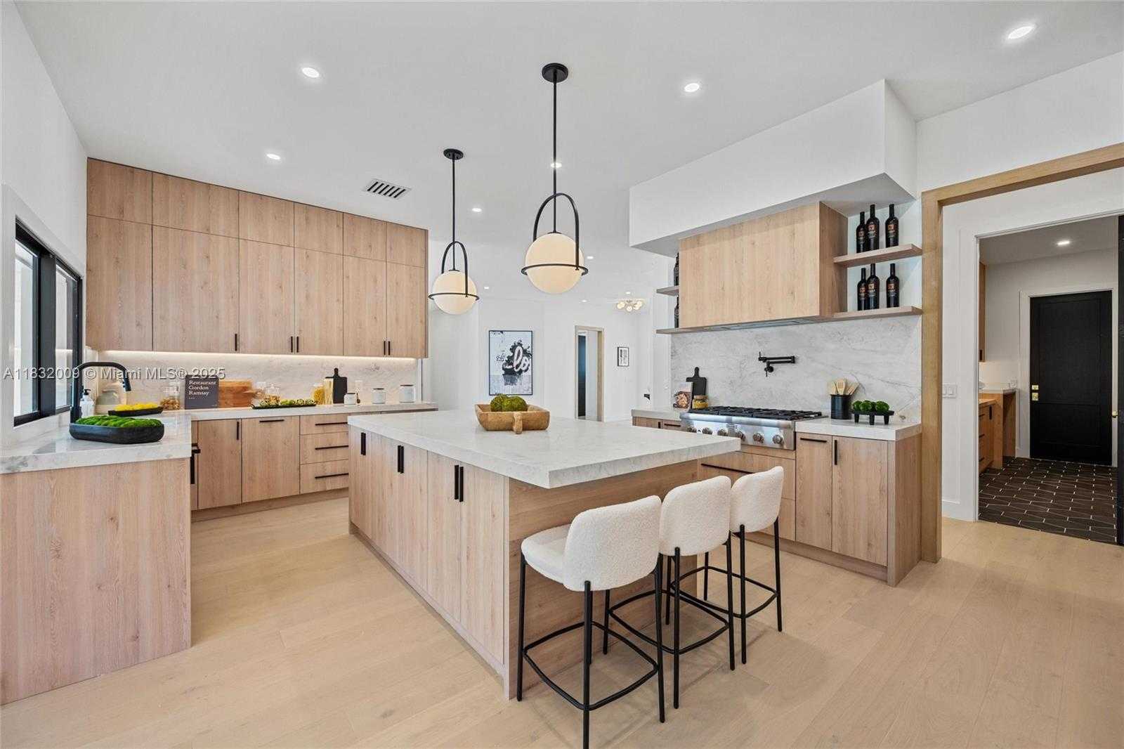Small Image of 1761 BREAKERS WEST BLVD, West Palm Beach Number 14