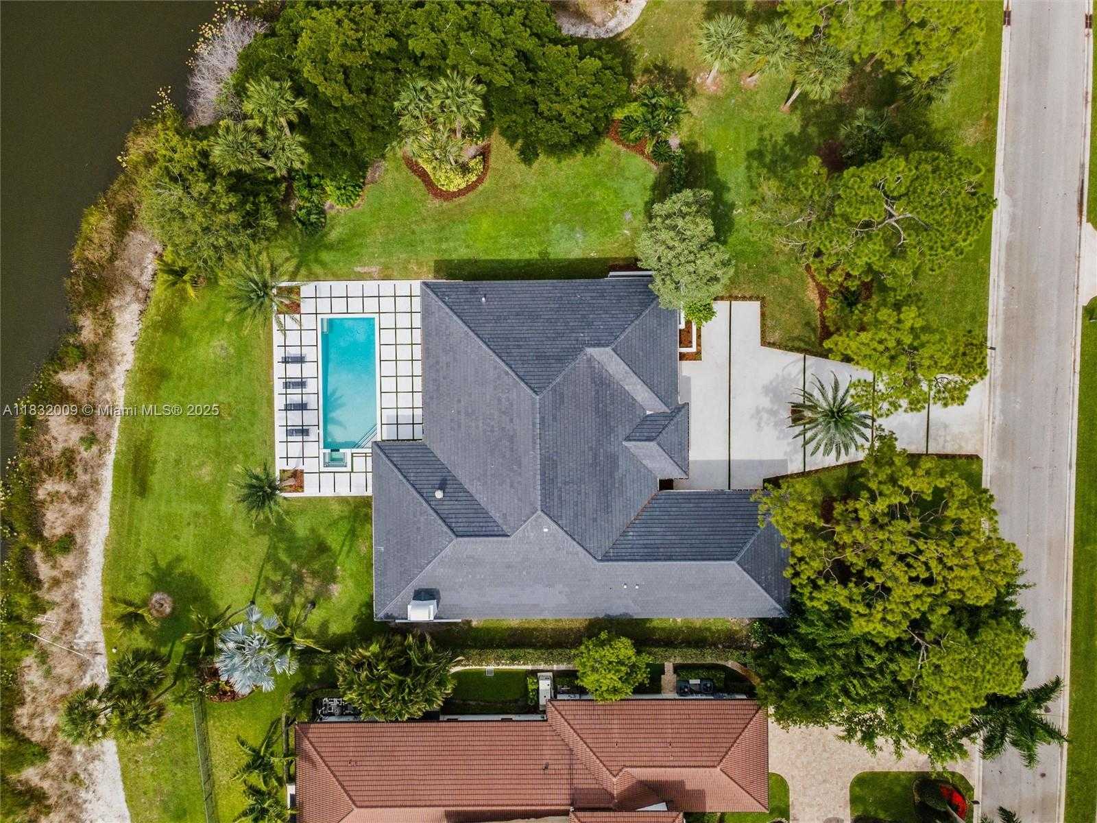 Small Image of 1761 BREAKERS WEST BLVD, West Palm Beach Number 2