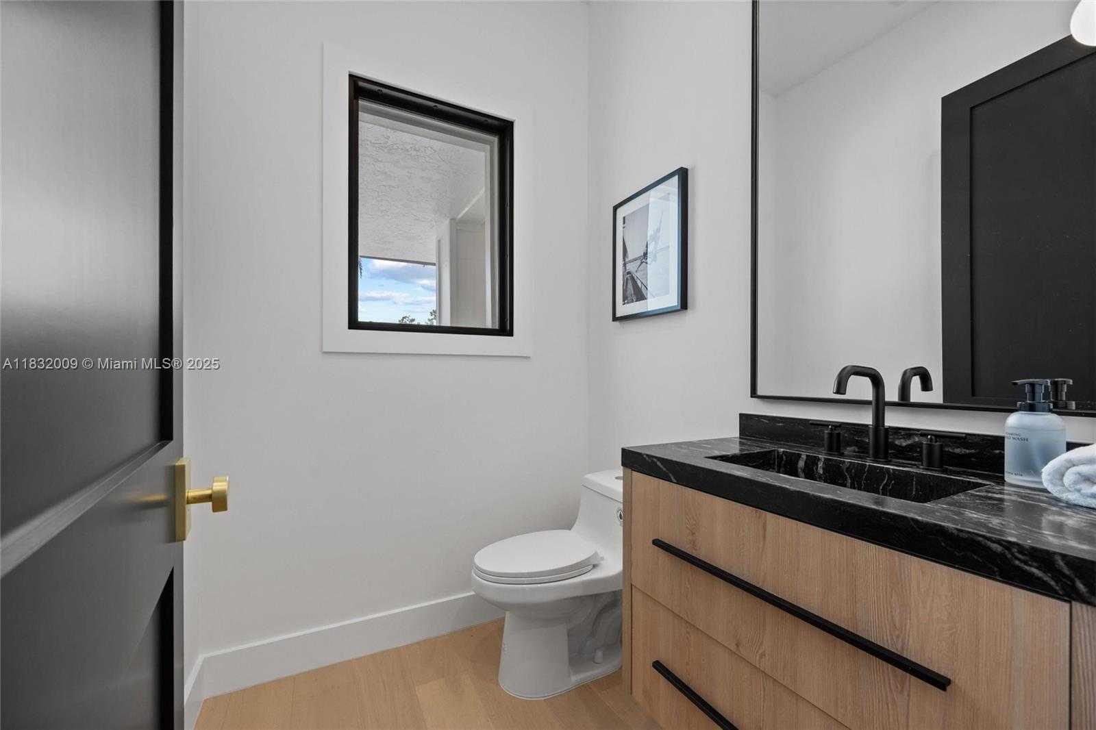 Small Image of 1761 BREAKERS WEST BLVD, West Palm Beach Number 31