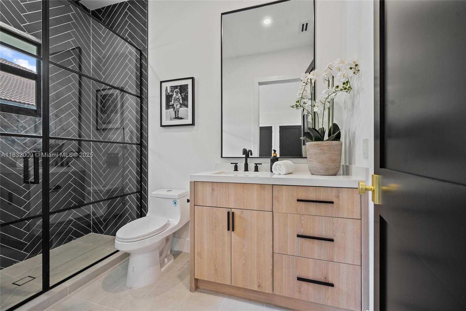 Small Image of 1761 BREAKERS WEST BLVD, West Palm Beach Number 34