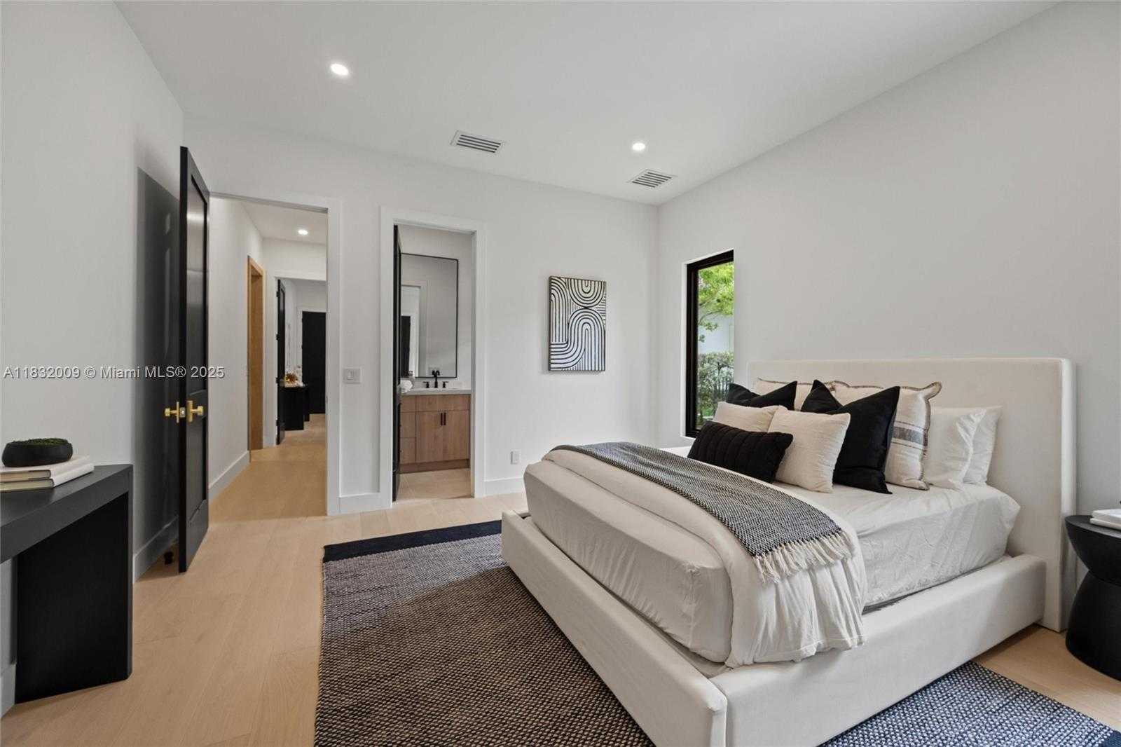 Small Image of 1761 BREAKERS WEST BLVD, West Palm Beach Number 36