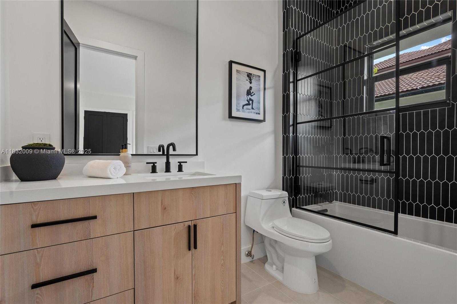 Small Image of 1761 BREAKERS WEST BLVD, West Palm Beach Number 38