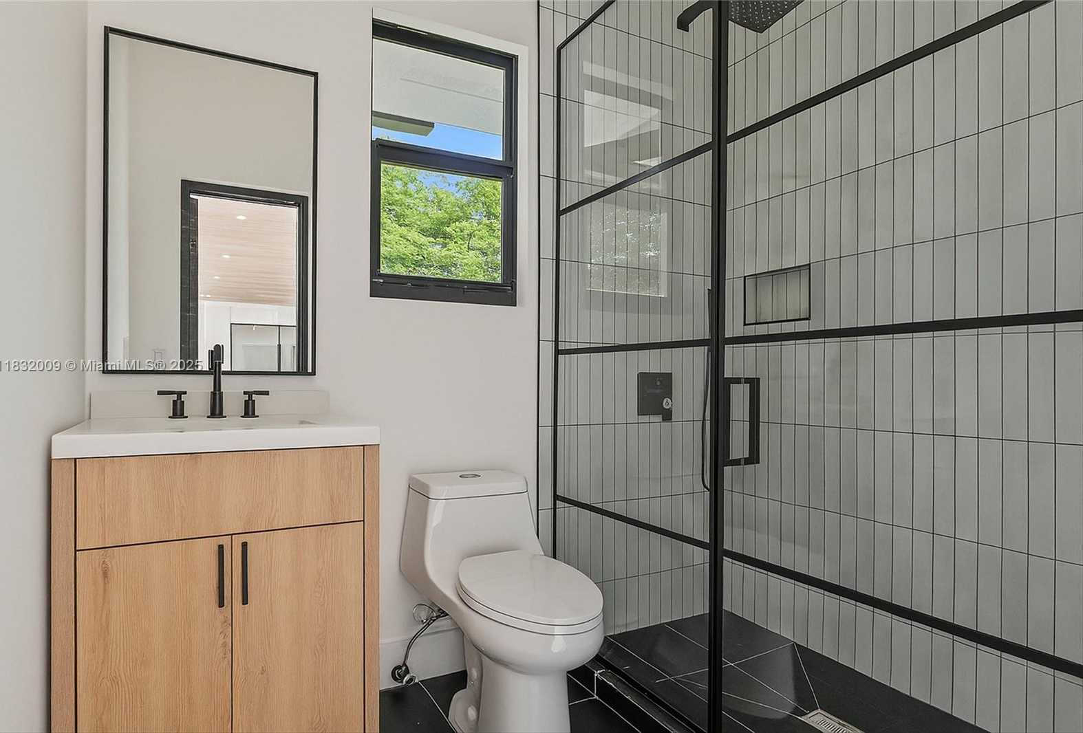 Small Image of 1761 BREAKERS WEST BLVD, West Palm Beach Number 41