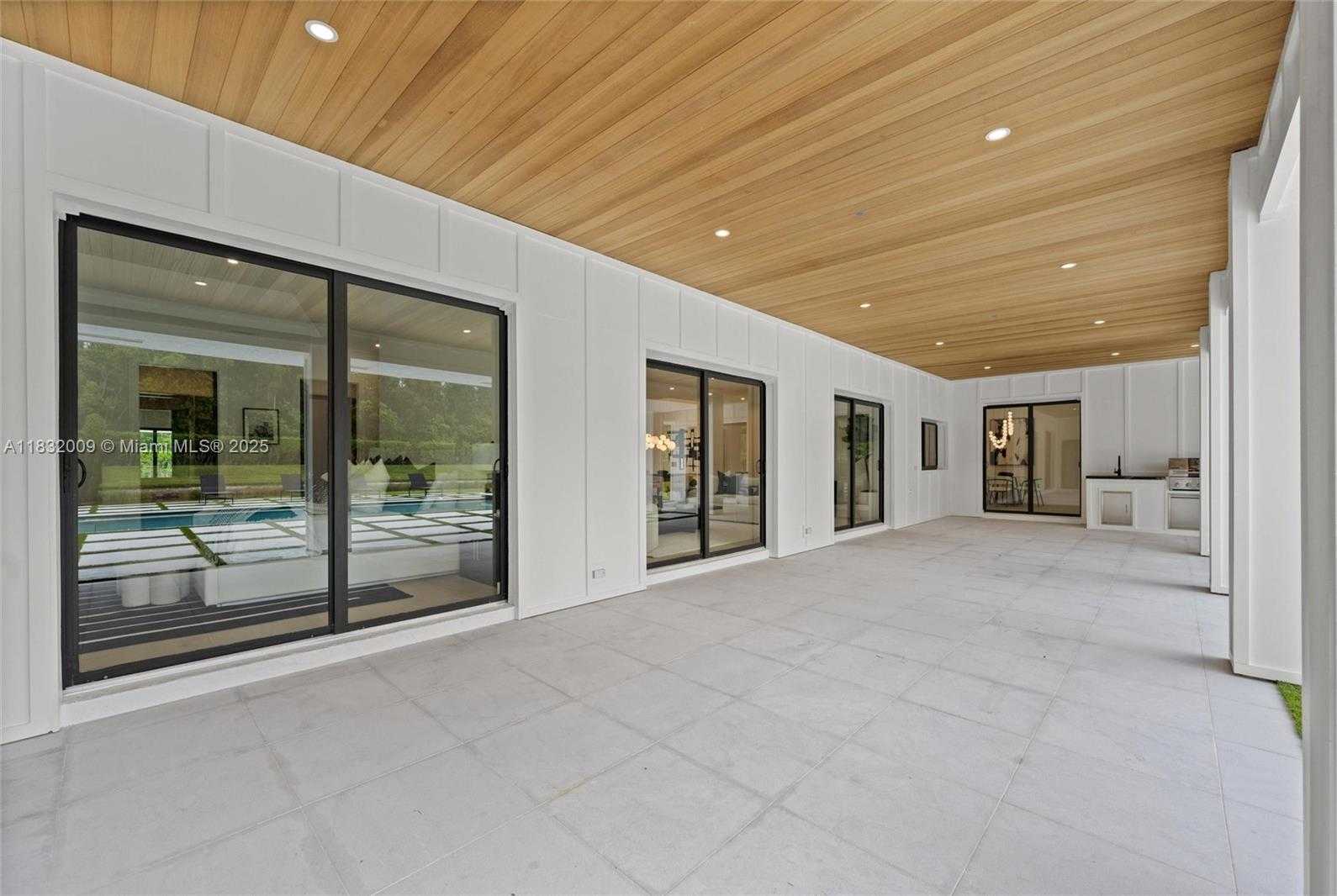 Small Image of 1761 BREAKERS WEST BLVD, West Palm Beach Number 43