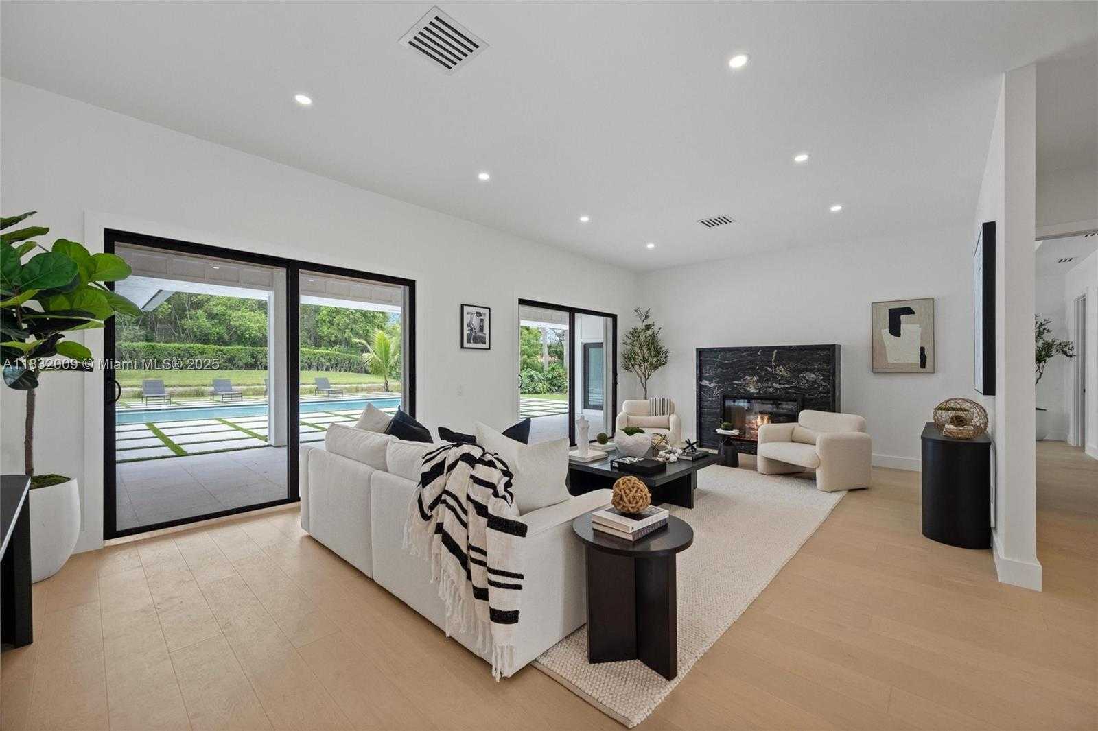 Small Image of 1761 BREAKERS WEST BLVD, West Palm Beach Number 7