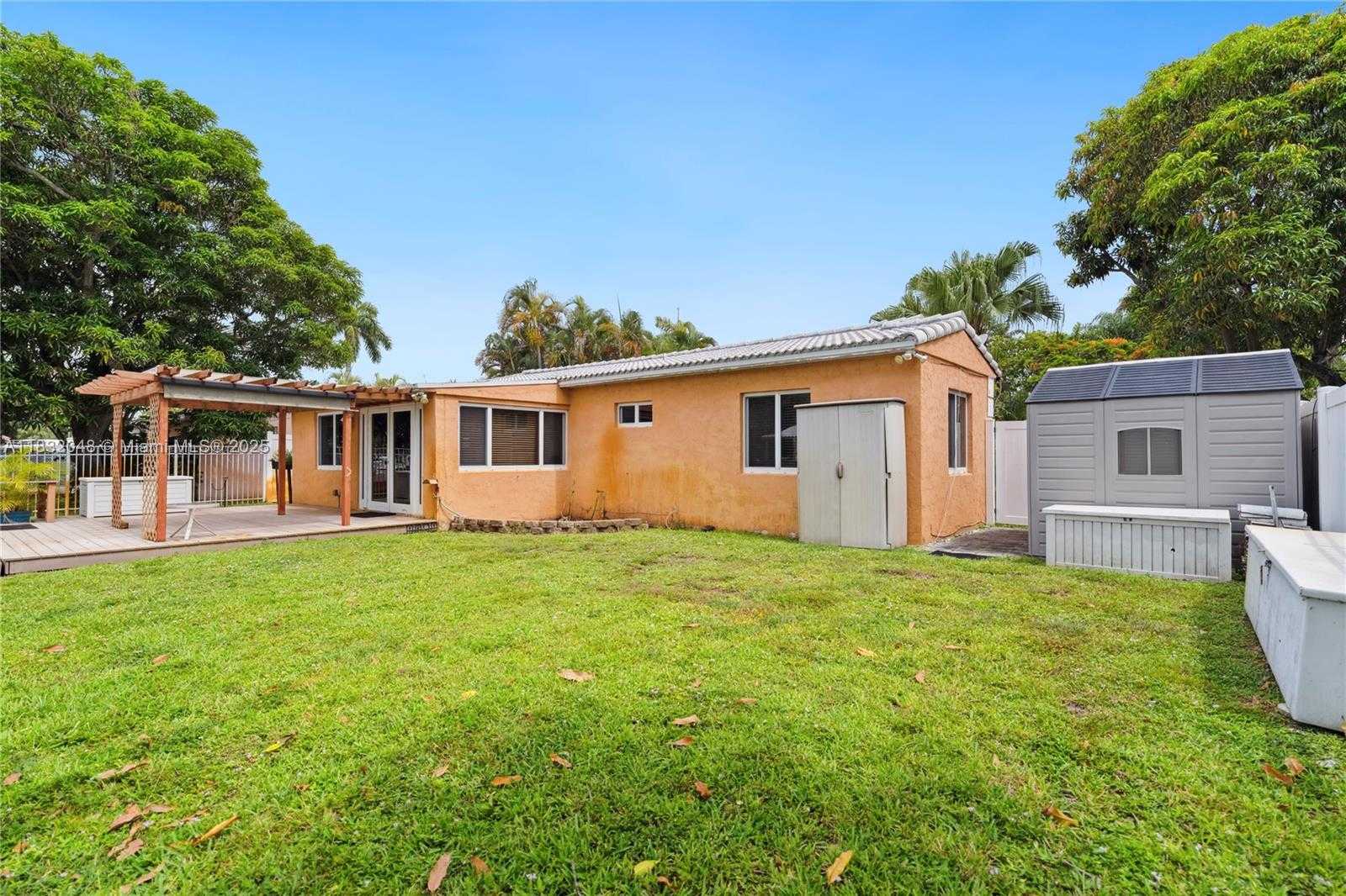 Small Image of 1328 MANGO ISLE, Fort Lauderdale Number 11